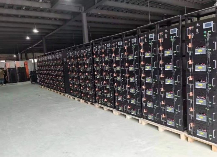 ESS 10 lat Żywotność Zbiór baterii zewnętrznej 1MWh 5MWh 10MWh 20ft 40ft Pojemnik Bateria słoneczna System magazynowania energii